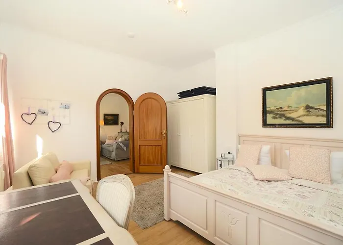 Seestern In Zentraler Lage Von *